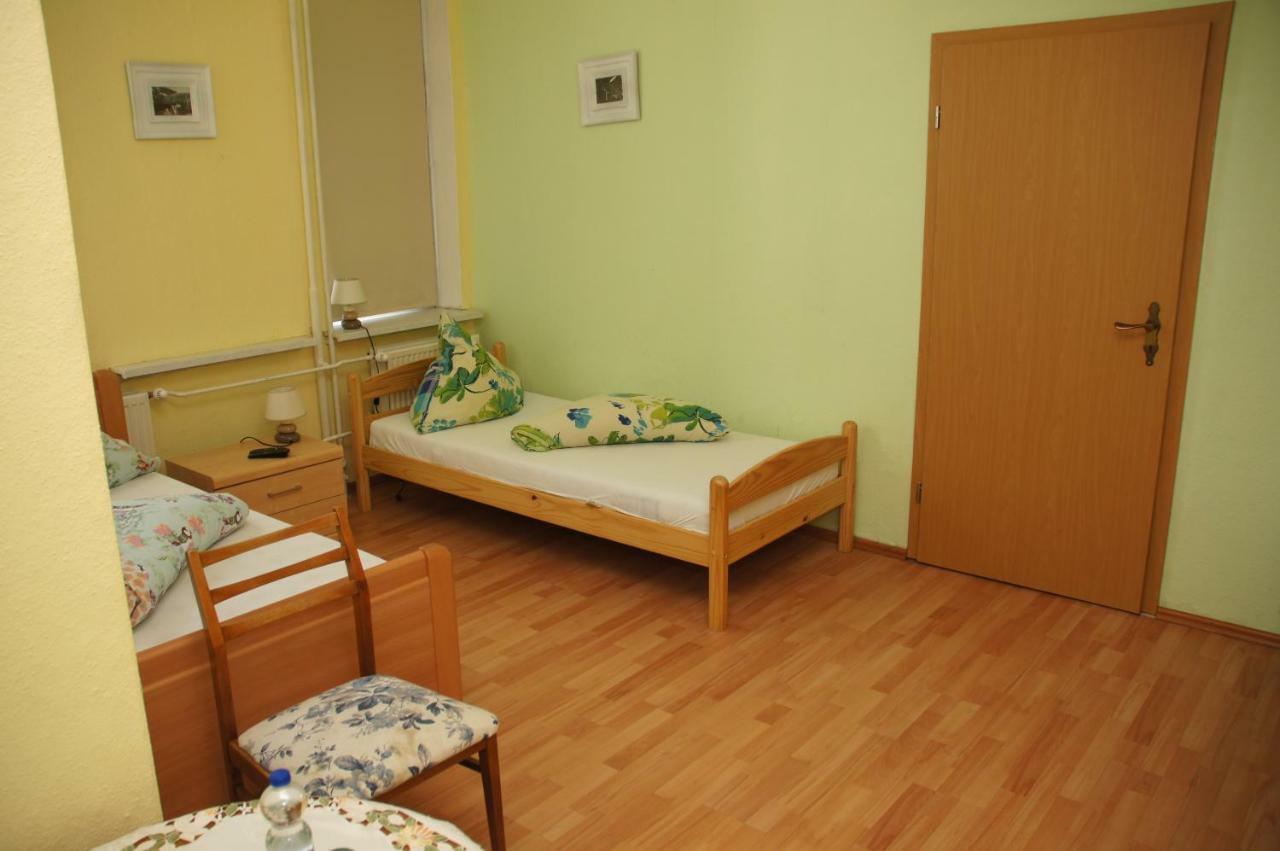 Hotel Am Flugplatz 2*